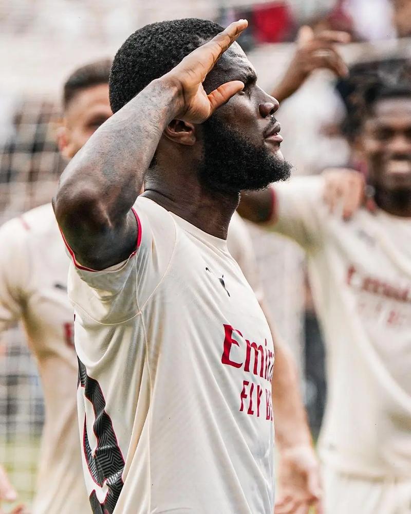 争四格局大乱，曼联3场不败，积分追平切尔西，与欧冠区只差1分（英超争四风云突变：曼联豪取三轮不败，积分追平切尔西，距欧冠仅差1分）