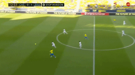 C罗一家海边度假，乔治娜晒比基尼展示性感身材