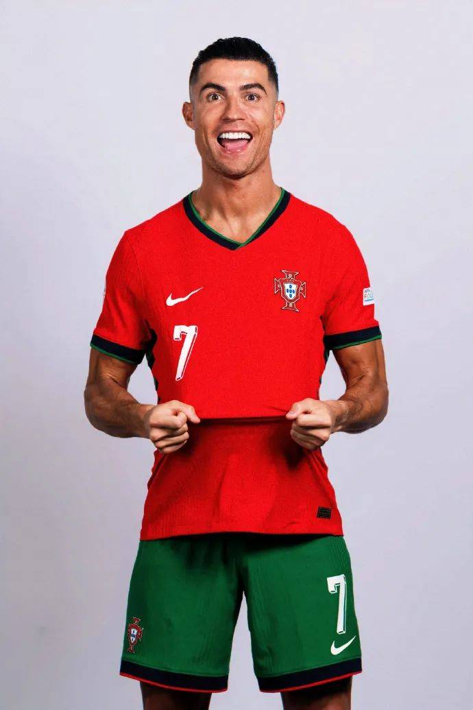 足球中超后卫世界级解围登上热搜