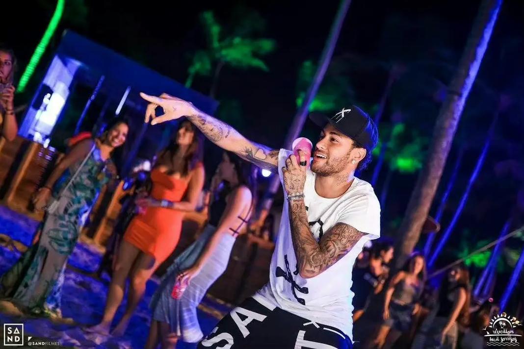 多纳鲁马：我很失望也很愤怒，要向所有意大利球迷说声对不起（多纳鲁马向意大利球迷致歉：我既失望又愤怒）