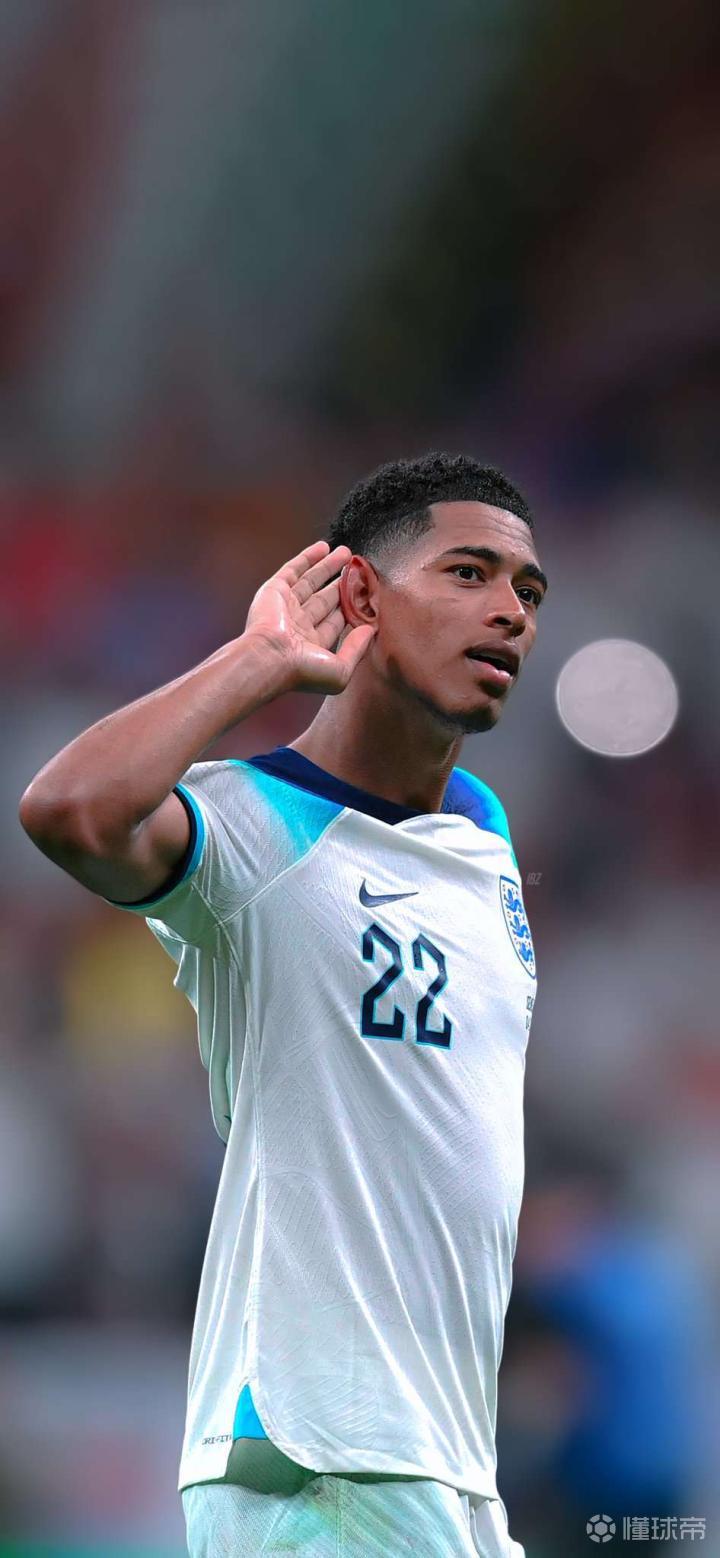 最快百球先生！哈兰德领取英超100球纪念球（英超百球最快！哈兰德获颁100球纪念球）