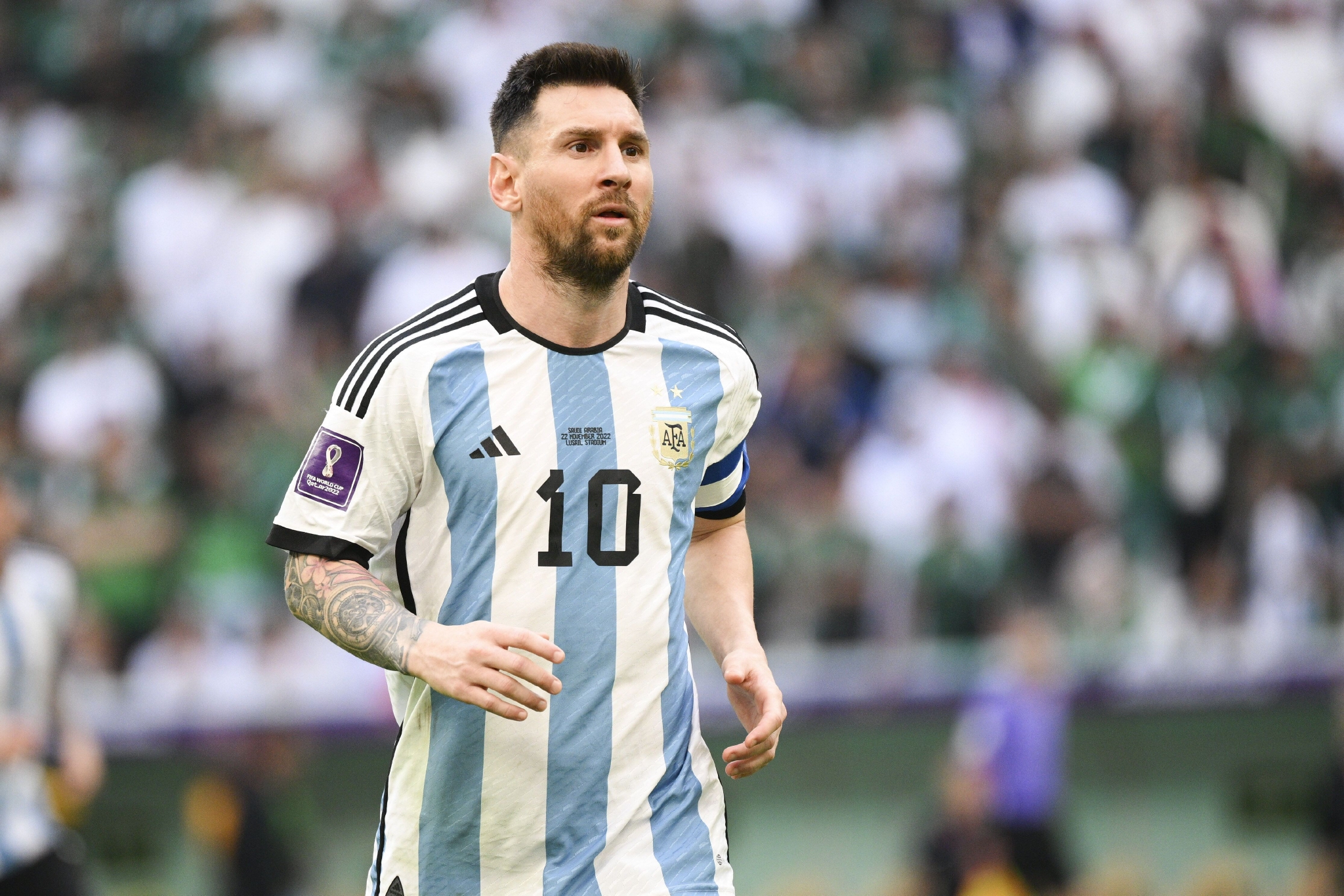 图片报：多特高层需要考虑是否在明年夏天提前出售阿德耶米（图片报：多特管理层权衡明夏是否提前出售阿德耶米）