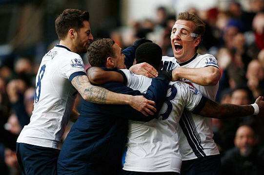 国脚庆祝破门动作刷屏社交媒体