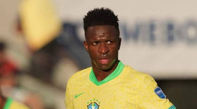 巴乔飞机上偶遇辛纳：很高兴见到你，现象级人物（巴乔机上邂逅辛纳：直言很高兴见到你，称其为现象级人物）