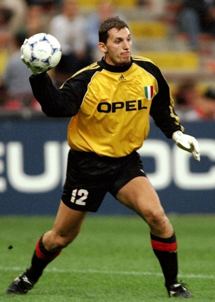 足球中超因天气原因两场比赛延期（受天气影响，中超两场比赛推迟进行）