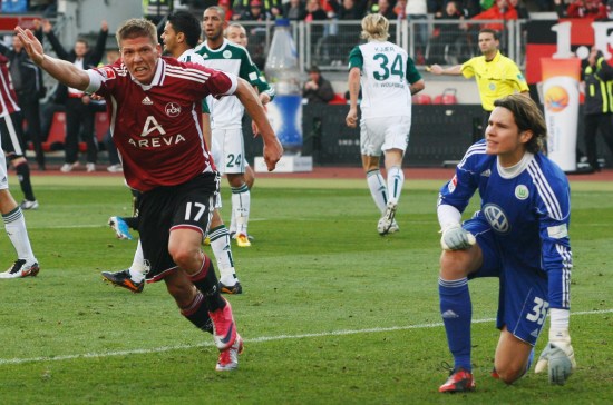 国脚连续两场关键助攻