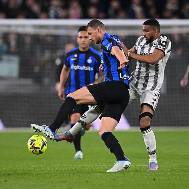 意甲媒体热议：在莱奥加盟米兰的七个赛季里，本赛季莱奥的表现最为出色！